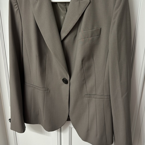 Talbots tan suit - Picture 5 of 9